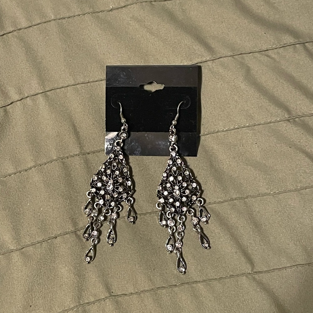 🆕 Gorgeous Chandelier Earrings